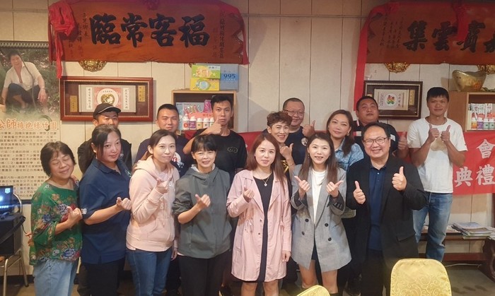 113學年度家長會成員部分合影