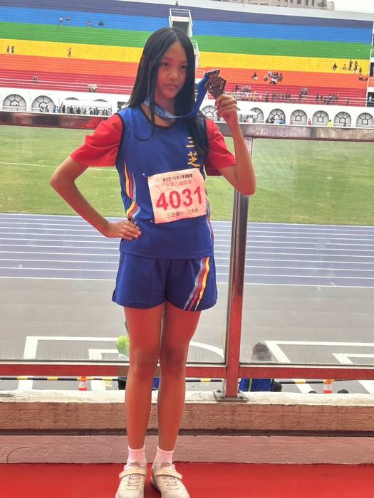 江柔靚-跳高第三名